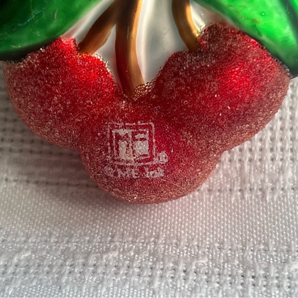 Christmas Ornament Mary Engelbreit Blown Glass Cherries EUC VTG‎ Signed - Picture 6 of 7